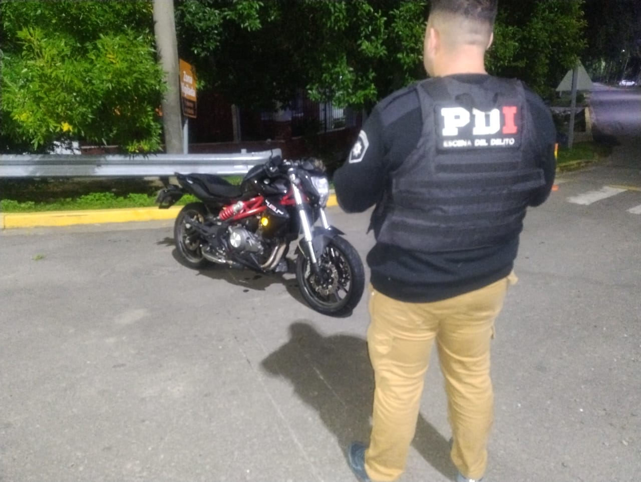 Accidente trágico en Funes: perdió el control de su moto, recibió un duro golpe y falleció 